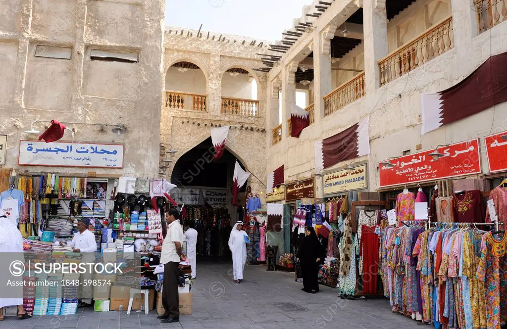 Merchants in Souq al Waqif, the oldest souq or bazaar in the country, Doha, Qatar, Arabian Peninsula, Persian Gulf, Middle East, Asia
