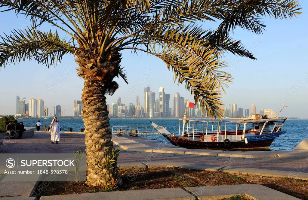 View from the Corniche to the skyline of Doha, West Bay District, Doha, Qatar, Arabian Peninsula, Persian Gulf, Middle East, Asia