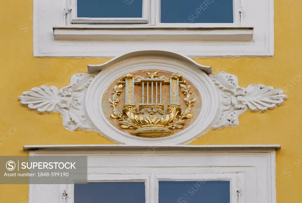 Stuck element with gold lyre on Mozart's birthplace, Getreidegasse, Salzburg, UNESCO World Heritage Site, Austria, Europe