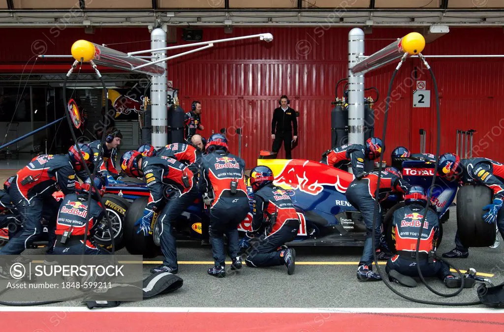 Pit stop for German driver Sebastian Vettel with his Red Bull Racing-Renault RB7 car, motor sports, Formula 1 testing at the Circuit de Catalunya, Cir...