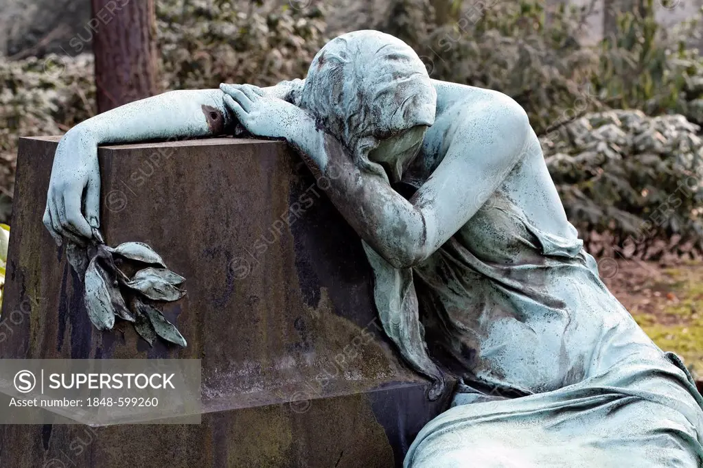 Sculpture of a mourning woman, historic grave monuments, Nordfriedhof cemetery, Duesseldorf, North Rhine-Westphalia, Germany, Europe