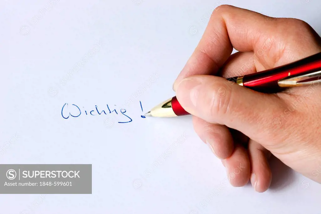 Note Wichtig or important written in ballpoint pen