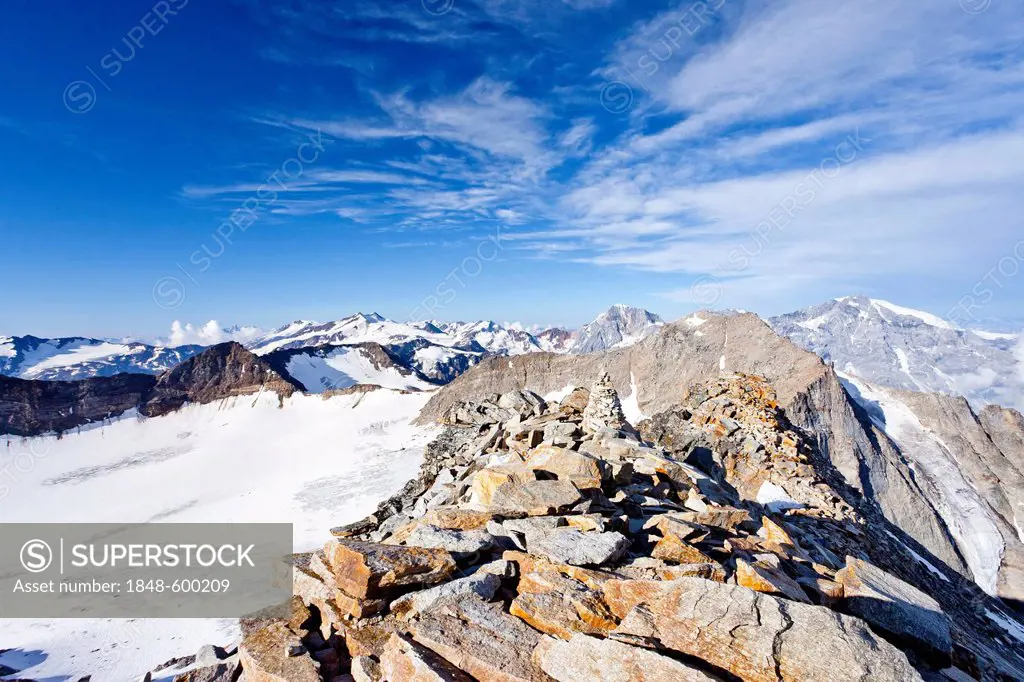 View from Hohe Angelus mountain, Monte Zebru at the back, Ortler mountain and Vertainspitze mountain, Ortler Alps, province of Bolzano-Bozen, Italy, E...