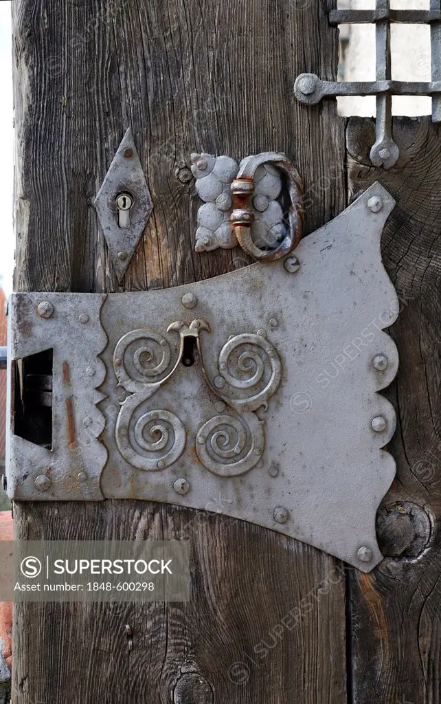 Old metal fittings around a door lock, Burg Trausnitz Castle, Landshut, Lower Bavaria, Bavaria, Germany, Europe