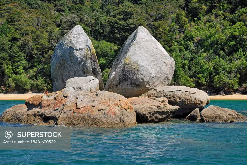 Split Apple Rock, Marahau, Tasman Bay, Abel Tasman National Park, South Island, New Zealand