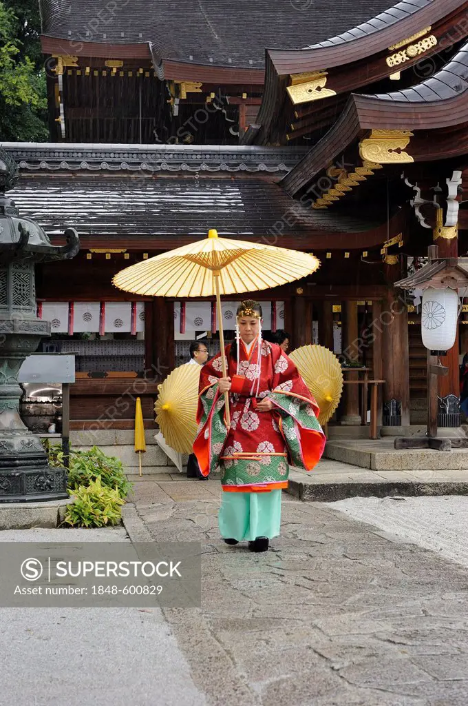 Miko, a female shaman, carrying an oil paper umbrella during a ceremony, Imamiya Shrine, Autumn Festival of Jidai-Matsuri, Kyoto, Japan, Asia