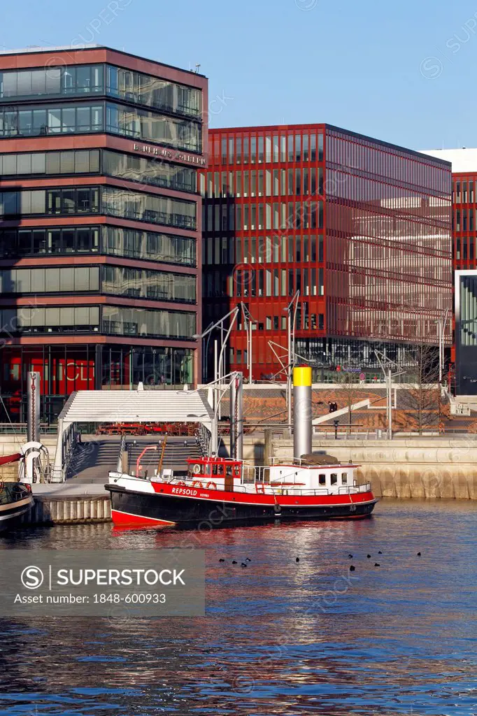 Modern office buildings and Woelbern bank, historic ship, Magellan-Terrassen terraces and traditional ship harbour, Sandtorkai, Hafencity harbour city...