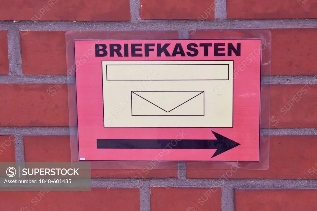 Sign Briefkasten or letter box with directional arrow