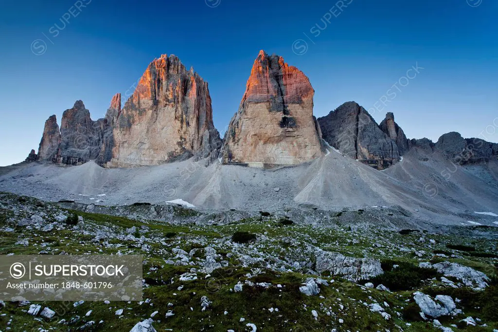 Tre Cime di Lavaredo or Drei Zinnen peaks, Hochpustertal valley, Sexten Dolomites, Dolomites, province of Bolzano-Bozen, Italy, Europe