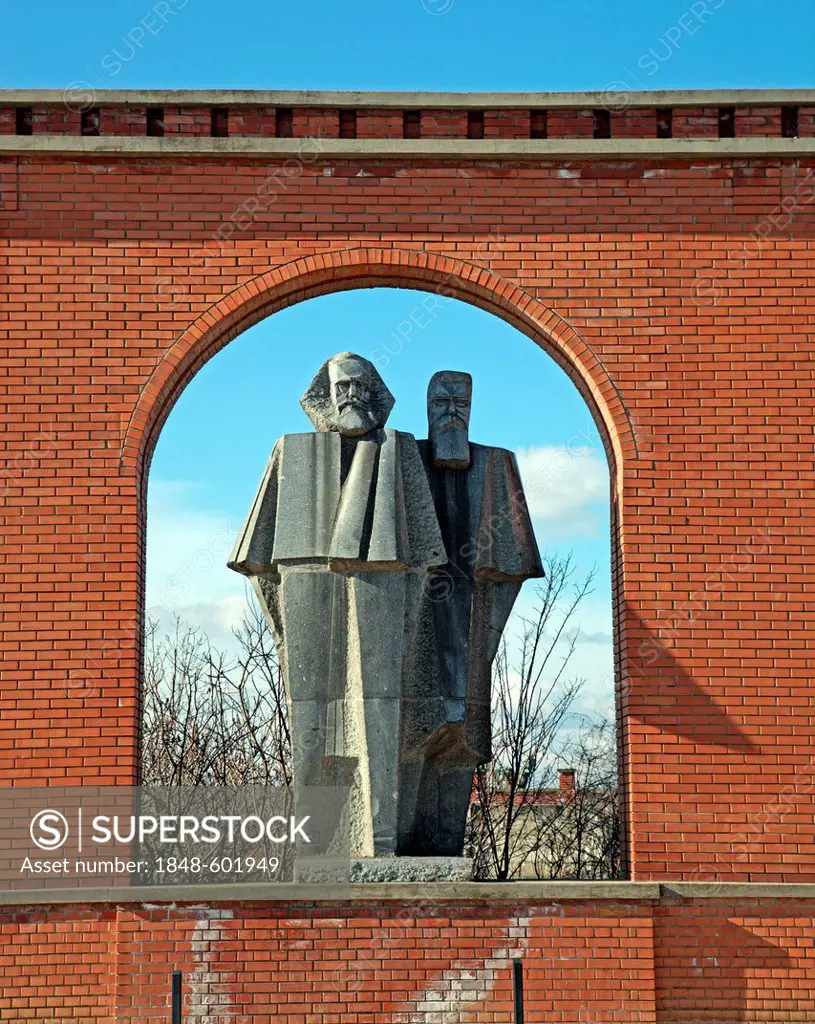 Karl Marx and Friedrich Engels statues, Memento Park, Statue Park, Budapest, Hungary, Europe