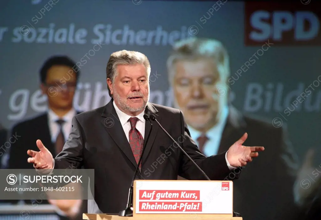 Kurt Beck, prime minister of Rhineland-Palatinate, SPD, social democratic party, speaking during an election campaign in Bendorf, Rhineland-Palatinate...