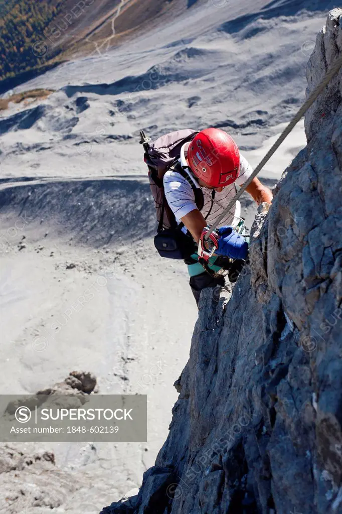 Climber ascending the Tabaretta Climbing Route, Tabarettaspitze, Ortler Group, Alto Adige, Italy, Europe