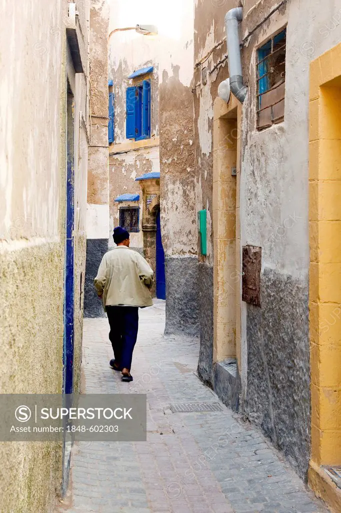 Alleyway in the historic town or medina, UNESCO World Heritage Site, Essaouria, Morocco, Africa