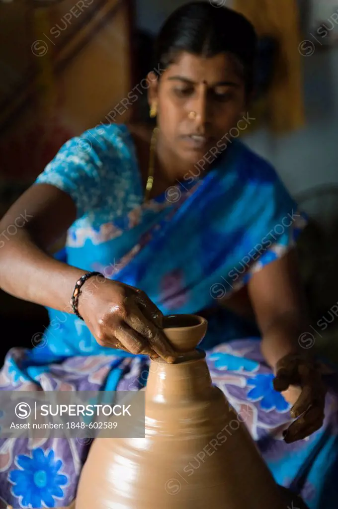 Potter, Poonthatta Kalipalayam, Karur, Tamil Nadu, India, Asia