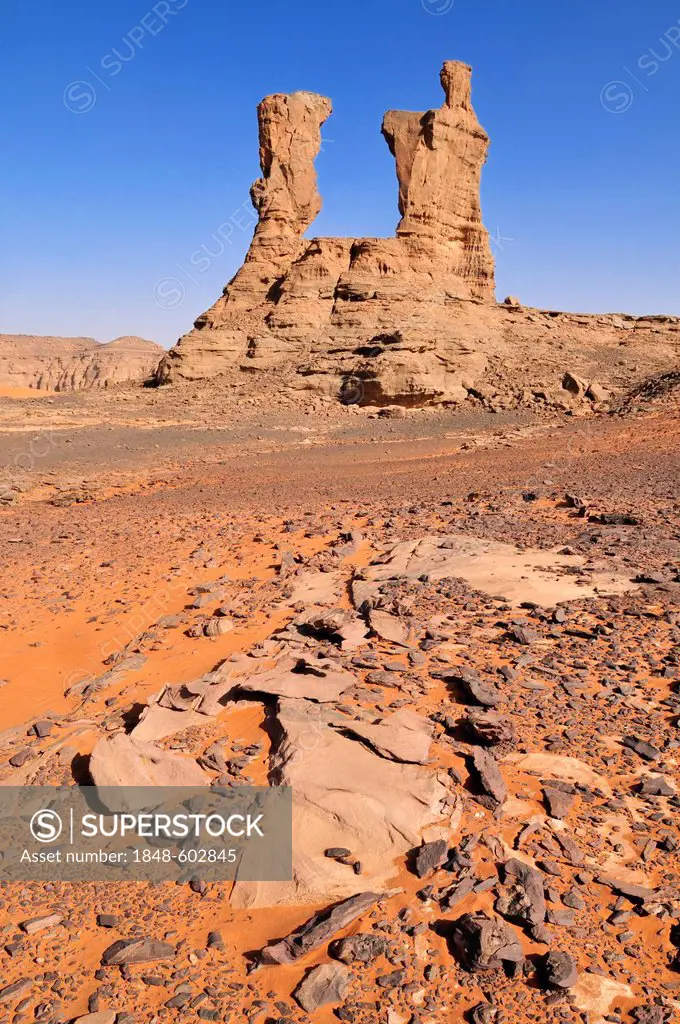 Prominent rock formation in the Tadrart, Tassili n'Ajjer National Park, Unesco World Heritage Site, Algeria, Sahara, North Africa