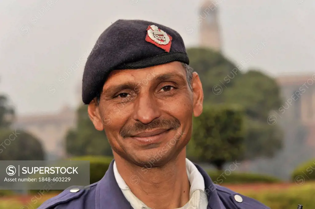 Guard in the government district, Delhi, Uttar Pradesh, North India, India, Asia