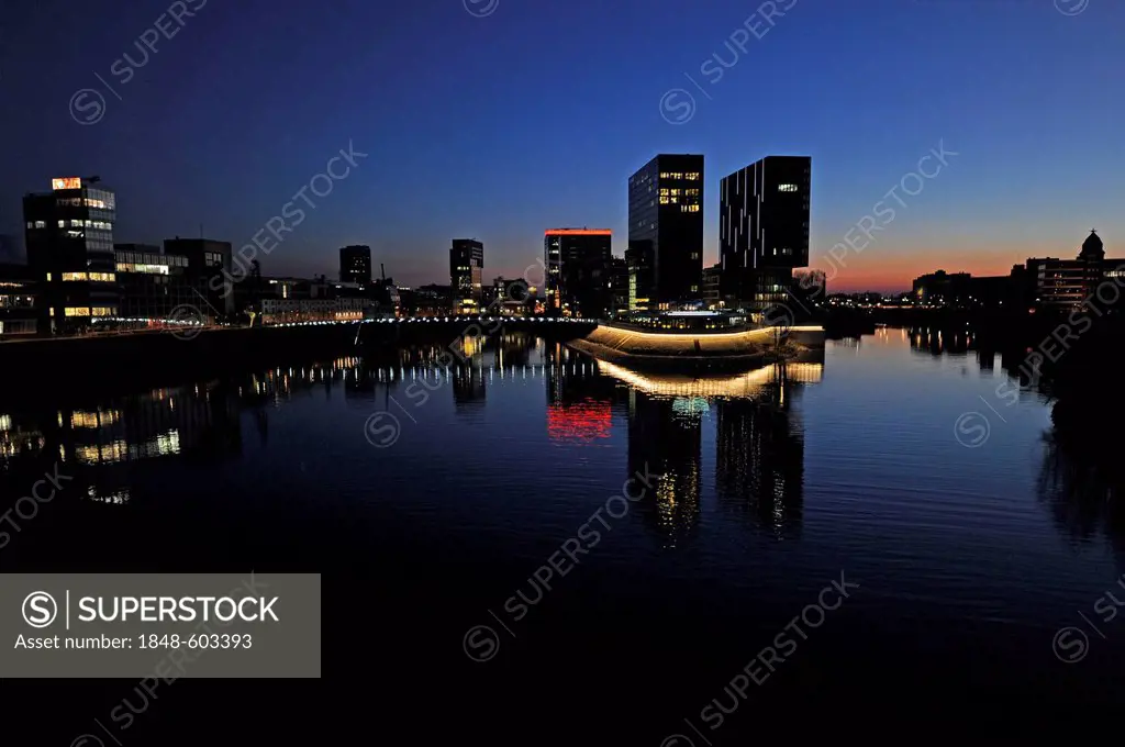 The new Hyatt Hotel and the dock in the evening, Media Harbour, Duesseldorf, North Rhine-Westphalia, Germany, Europe