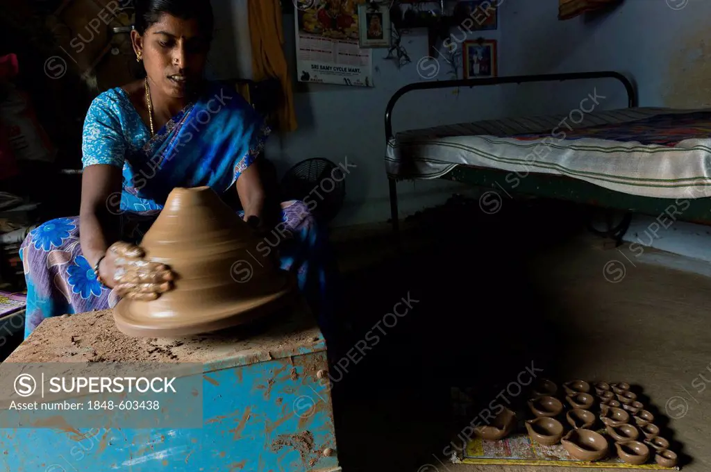 Potter, Poonthatta Kalipalayam, Karur, Tamil Nadu, India, Asia