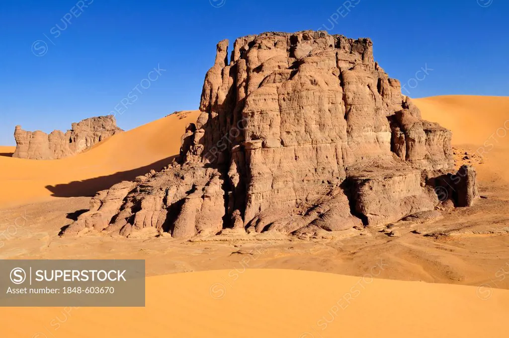 Rock formation in the dunes of Moul N´Aga, Acacus Mountains or Tadrart Acacus range, Tassili n'Ajjer National Park, Unesco World Heritage Site, Algeri...