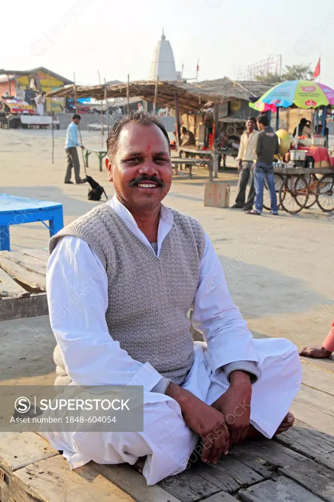 Man sitting alongside the Ganges River, Garhmukteshwar, Uttar Pradesh, North India, India, Asia