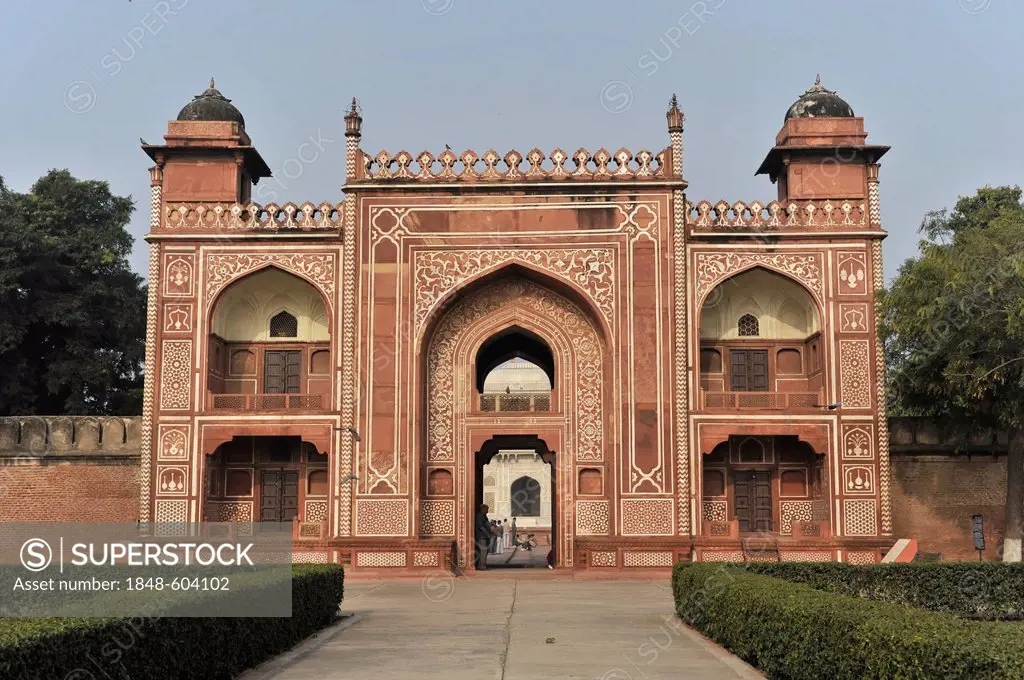 Mausoleum of Itmad-ud-Daulah, Uttar Pradesh, North India, India, Asia