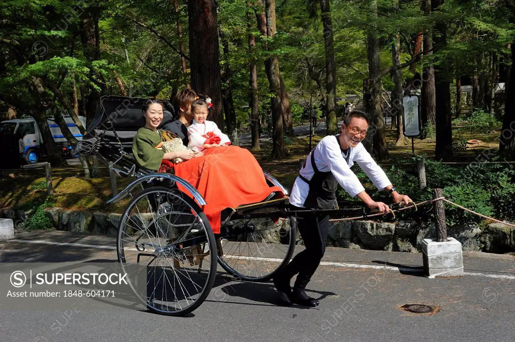 Rickshaw with traditionally-dressed passengers, Nanzenji Temple, Kyoto, Japan, East Asia, Asia