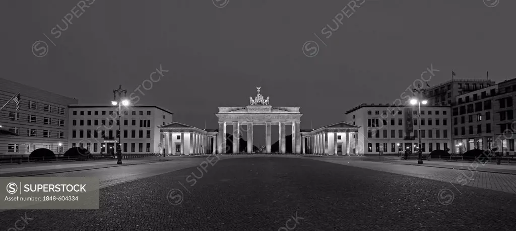 Morning at the Brandenburg Gate, Pariser Platz, Berlin, Germany, Europe