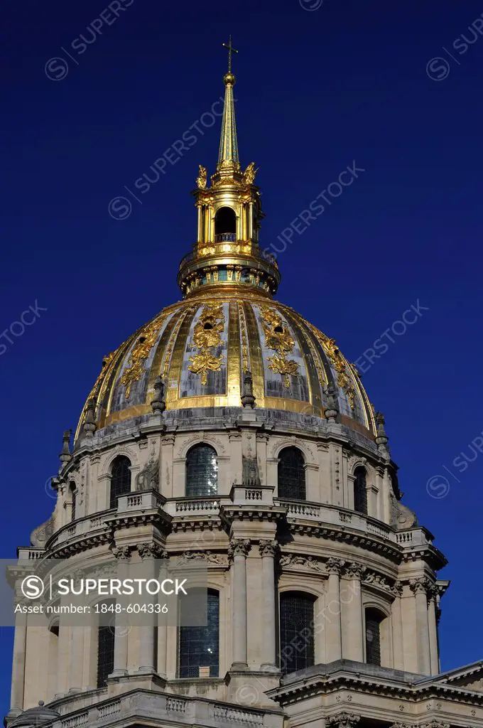 Gold-plated dome, church Dome des Invalides or Eglise du Dome, Napoleon's tomb, Paris, France, Europe