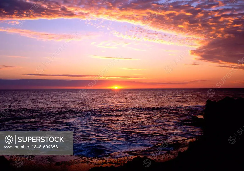 Coastal sunset on the Indian Ocean, Western Australia, Australia