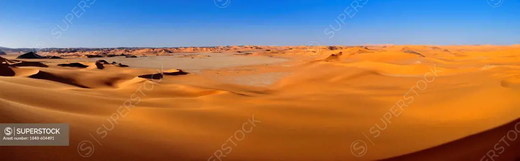 Sanddunes of the In Tehak region, Acacus Mountains or Tadrart Acacus range, Tassili n'Ajjer National Park, Unesco World Heritage Site, Algeria, Sahara...