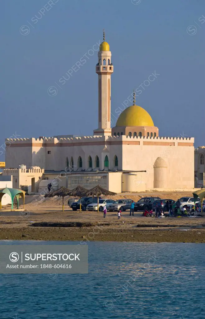 Mosque in Khor, Qatar, Arabian Peninsula, Middle East