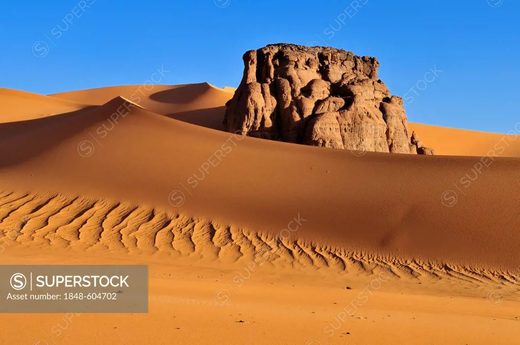 Rock formation in the dunes of Moul N'Aga, Tadrart, Tassili n'Ajjer National Park, Unesco World Heritage Site, Algeria, Sahara, North Africa