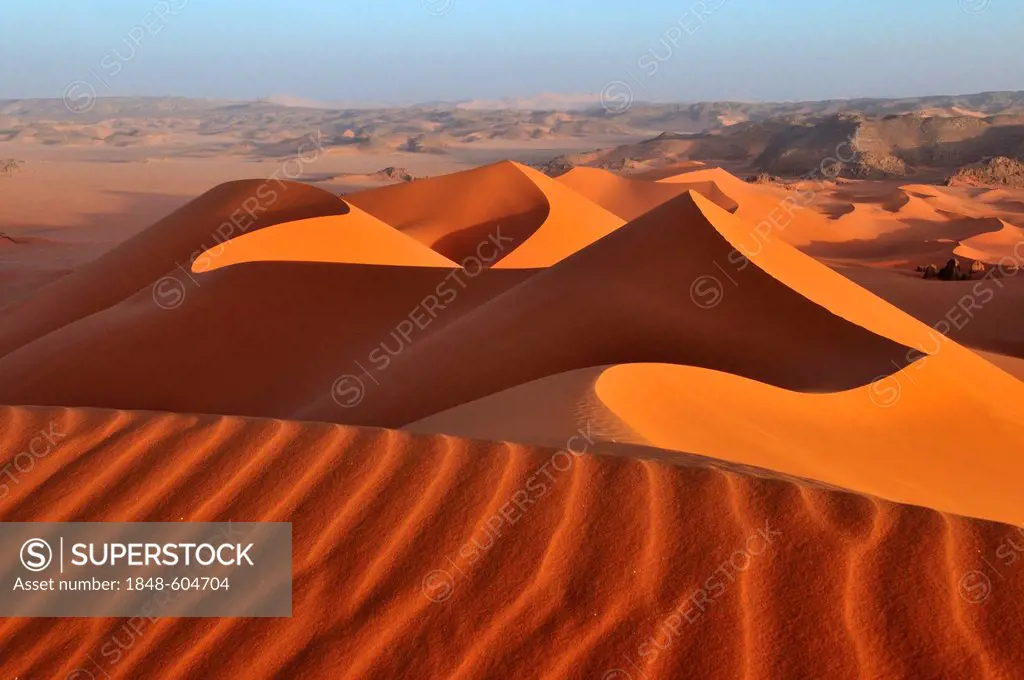 Red sand dune at Tin Merzouga, Tadrart, Tassili n'Ajjer National Park, Unesco World Heritage Site, Algeria, Sahara, North Africa