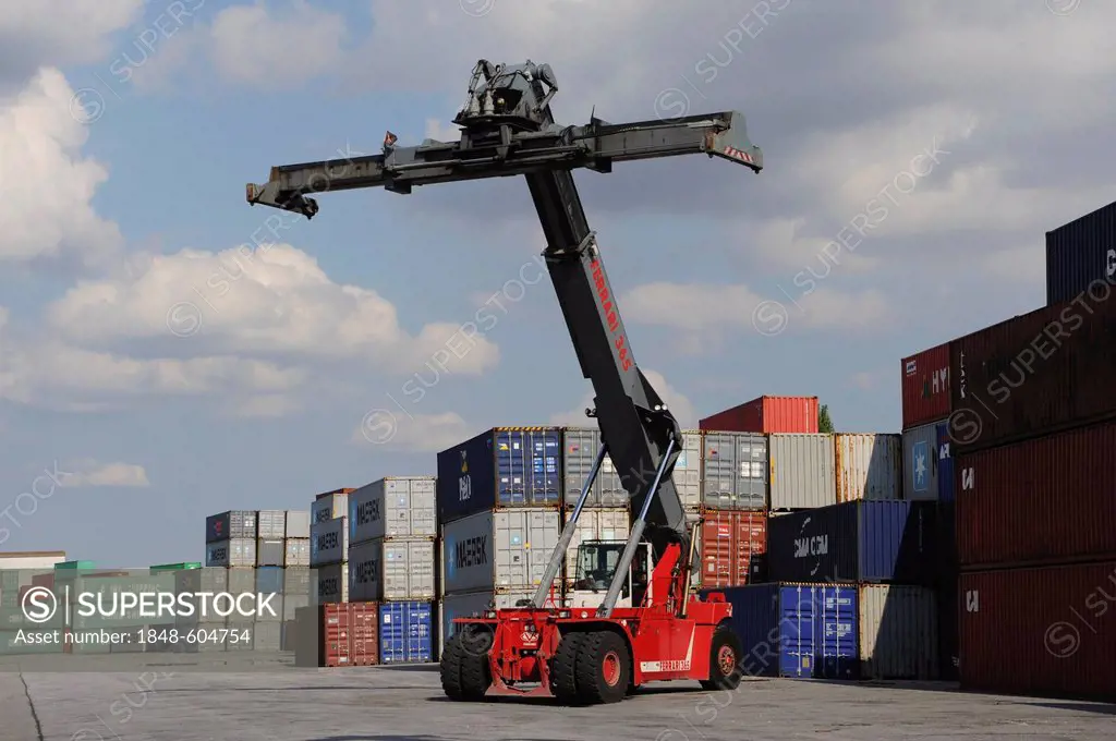 Mobile loading crane at a container terminal, West Harbour Regensburg, Bavaria, Germany, Europe