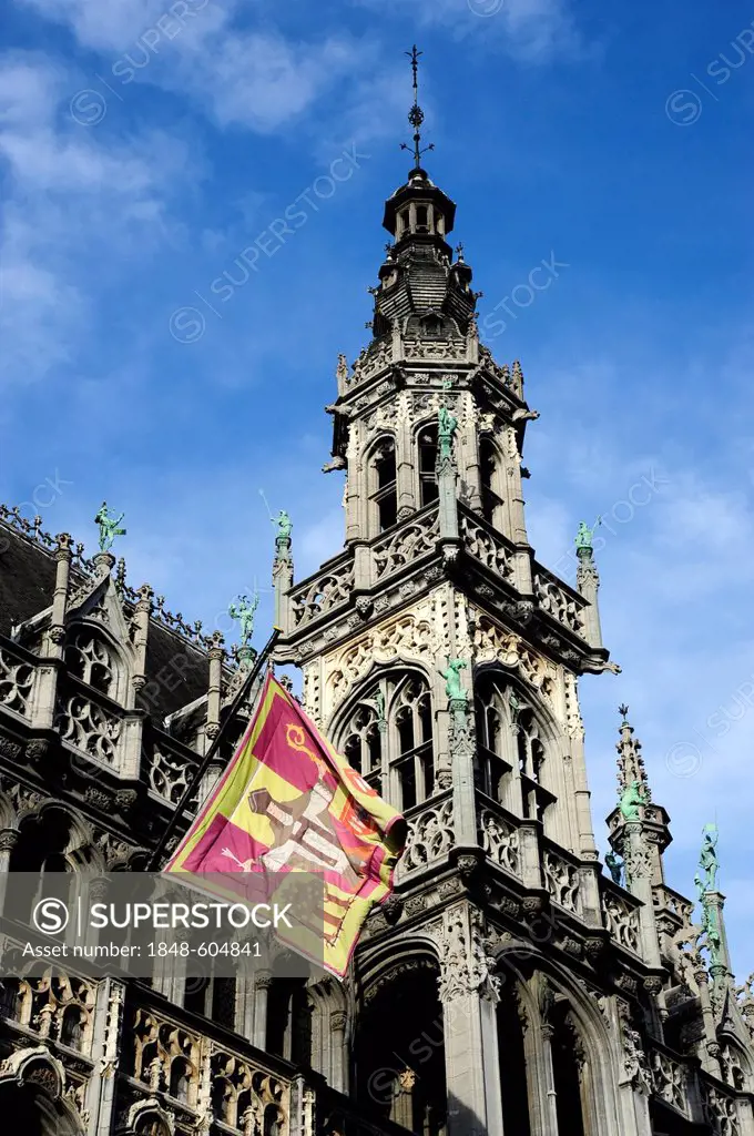 Maison du Roi with traditional flag at the Grand Place, the Broodhuis house on the Grote Markt square, city centre, Brussels, Brussel, Bruxelles, Brus...