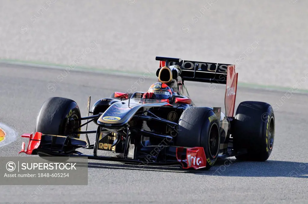 Robert Kubica, POL, driving the Renault R31 during the Formula 1 test-drive at the Circuit Ricardo Tormo near Valencia, Spain, Europe