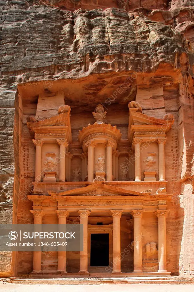 Al Khazneh, Treasury, Petra, the capital city of the Nabataeans, rock city, UNESCO World Hertage Site, Wadi Musa, Hashemite Kingdom of Jordan, Orient,...