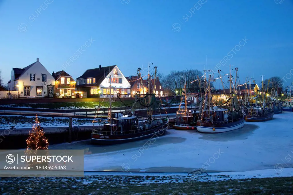Fishing boats in the harbour, Greetsiel, Krummhoern, East Frisia, Lower Saxony, North Sea, Germany, Europe