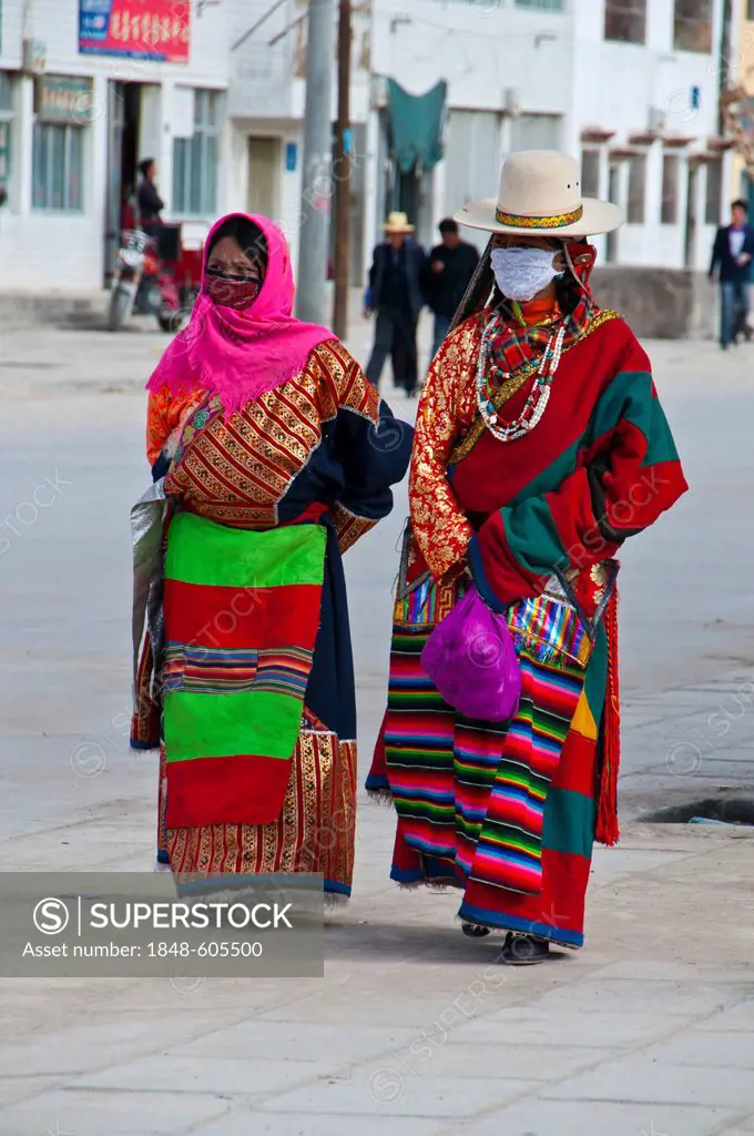 Traditionally dressed women on the festival of the tribes in Gerze, Western Tibet, Asia