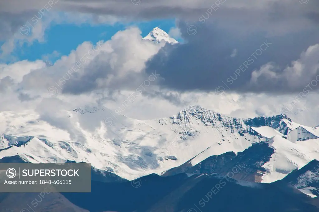View of Mount Everest and the Himalayas, Tibet, Asia