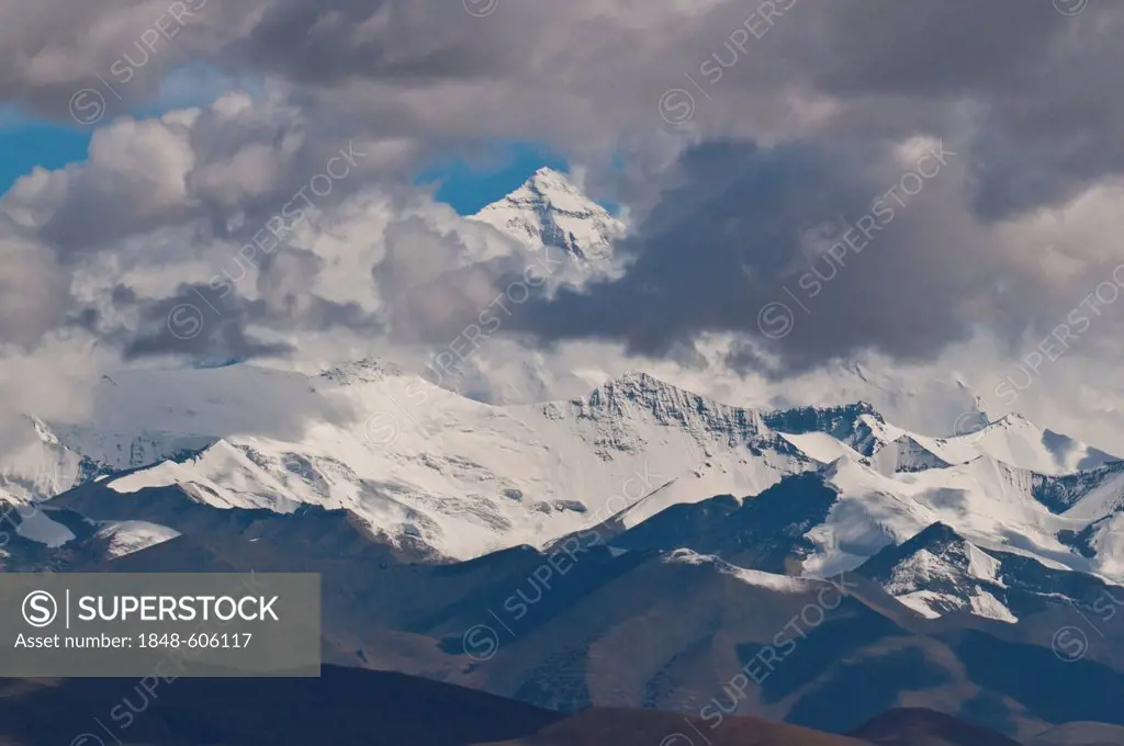 View of Mount Everest and the Himalayas, Tibet, Asia