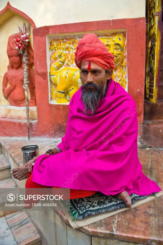 Sadhu, a holy man, in Kamakhya Temple, a Hindu temple, Guwahati, Assam, North East India, India, Asia