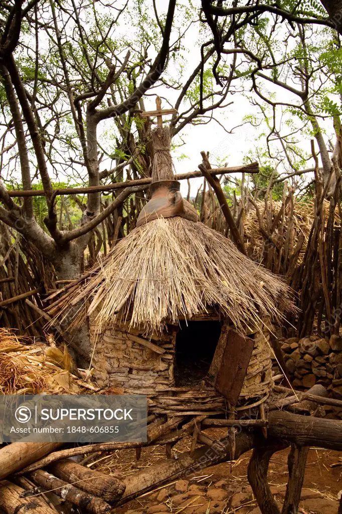 Little hut, Mecheke Village, near Karat-Konso, Konso People, Omo Valley, South Ethiopia, Africa