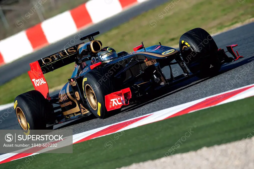 Nick Heidfeld, Germany, in his Lotus Renault GP Team-Renault R31, Formula 1 testing at the Circuit de Catalunya race track in Barcelona, Spain, Europe