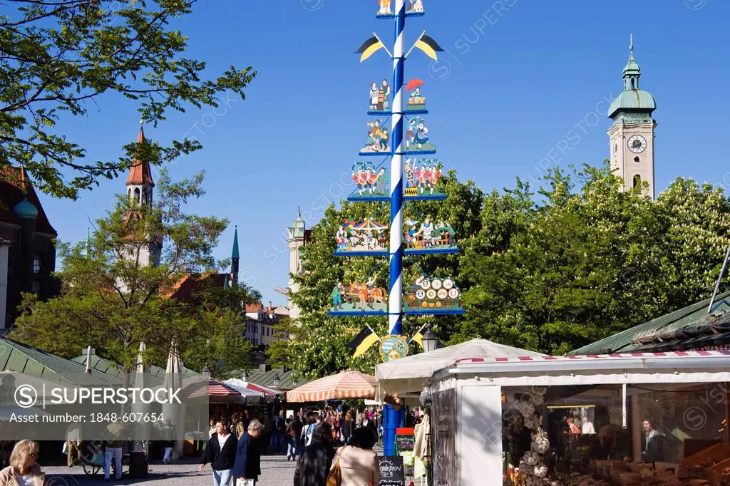 Viktualienmarkt food market in Munich, Upper Bavaria, Bavaria, Germany, Europe