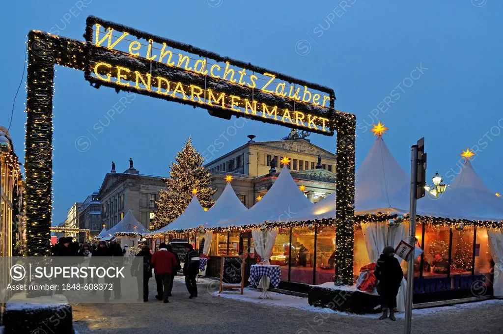 Christmas market on Gendarmenmarkt square, behind the Konzerthaus concert hall, Berlin, Germany, Europe