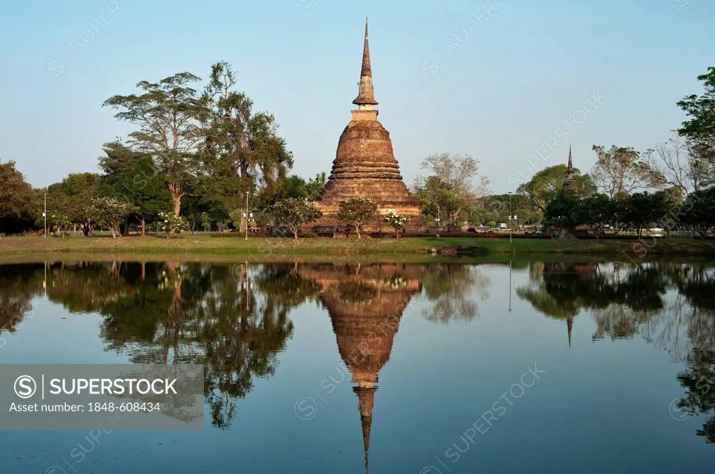 Reflection of ruins at the UNESCO World Hertitage Site in Sukothai, Thailand, Asia