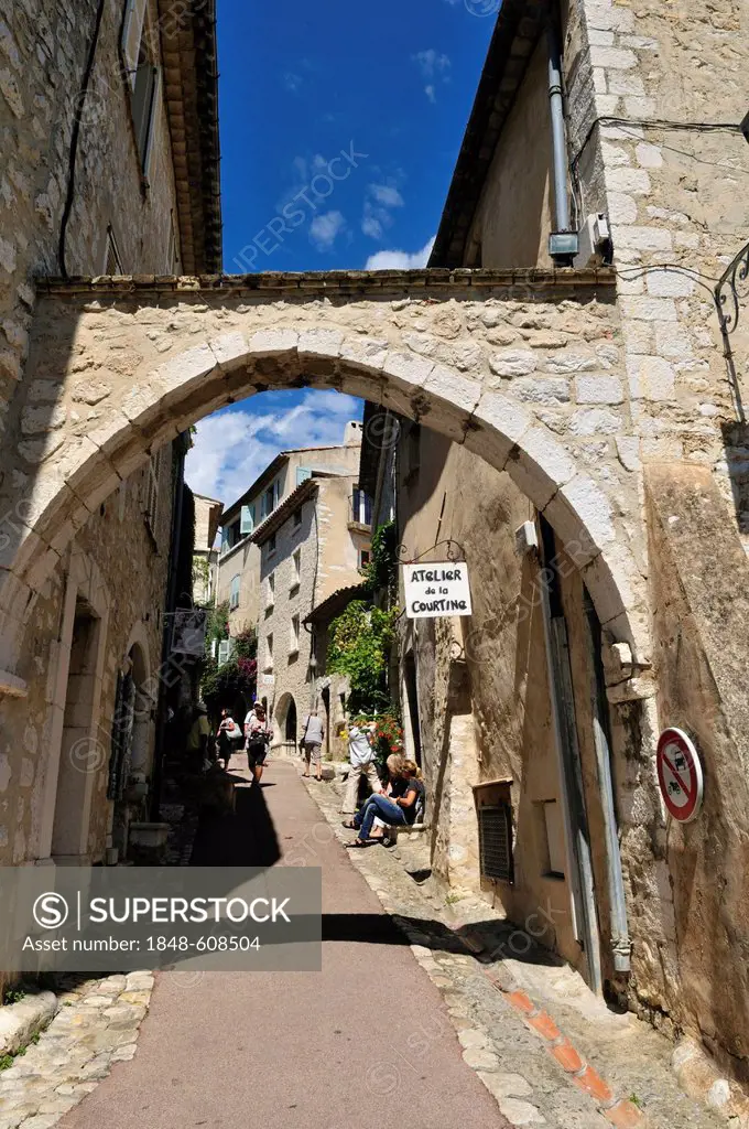 Narrow lane in the historic district of St. Paul de Vence, Cote d'Azur, Alpes Maritimes, Provence, France, Europe