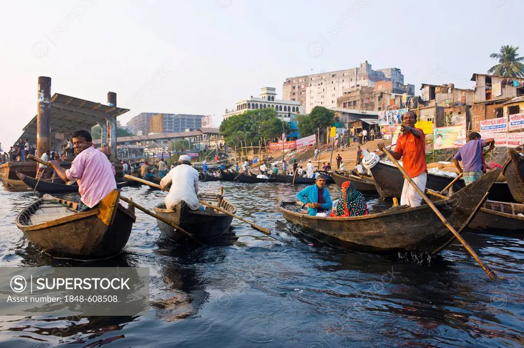 Rowing boats in the busy port of Dhaka, Bangladesh, Asia