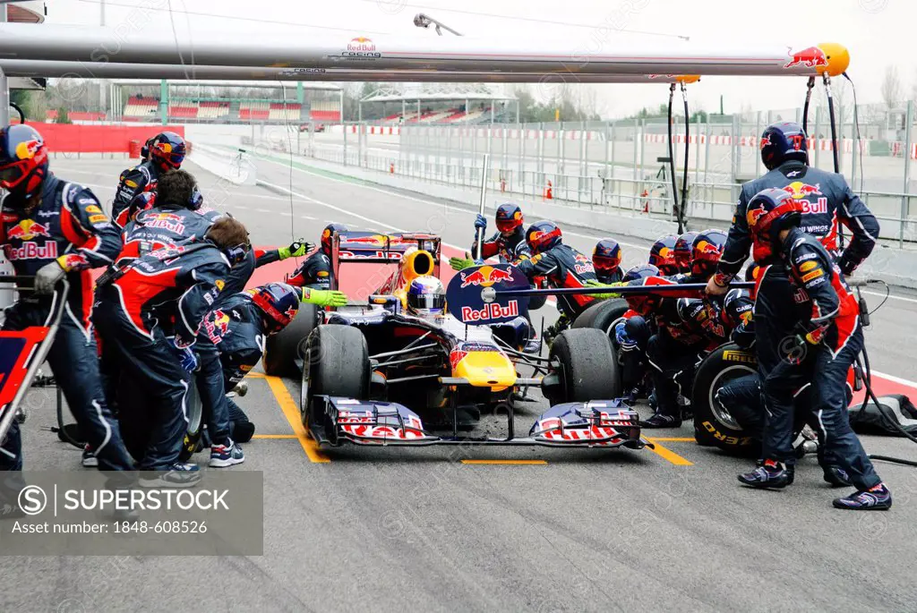 Sebastian Vettel, GER, in the Red Bull Racing RB7 Formel 1 racing car, pit stop with pitcrew, Formula 1 testing at the Circuit de Catalunya race track...